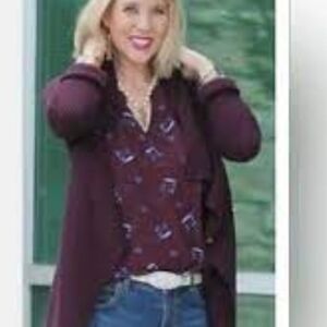 CAbi Bouquet Burgundy Floral Sleeveless Blouse  Size M Style 3444